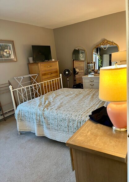 Building Photo - 28 Scarborough Ln