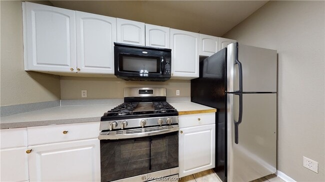 Building Photo - 1143 Oney Hervey Dr