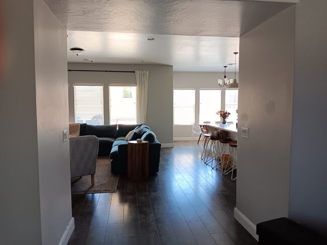 Building Photo - Beautiful single family home in Little Valley - PET FRIENDLY