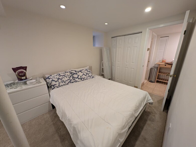 Building Photo - 818 A St SE