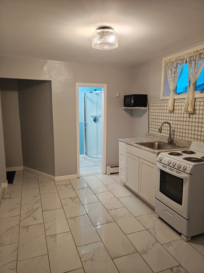 Building Photo - 645 E St Georges Ave