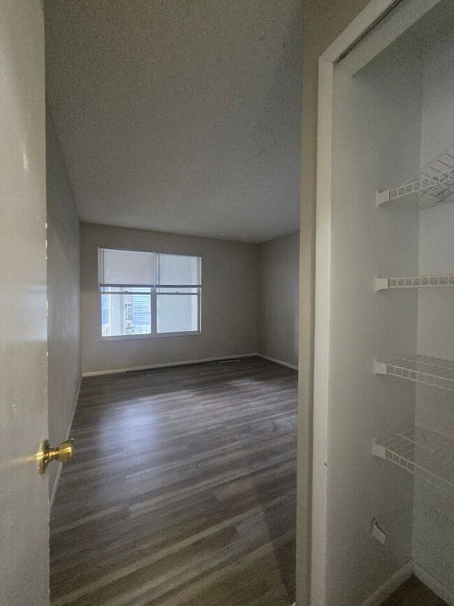 Building Photo - Second floor 2 bedroom, 2 bath condo in th...