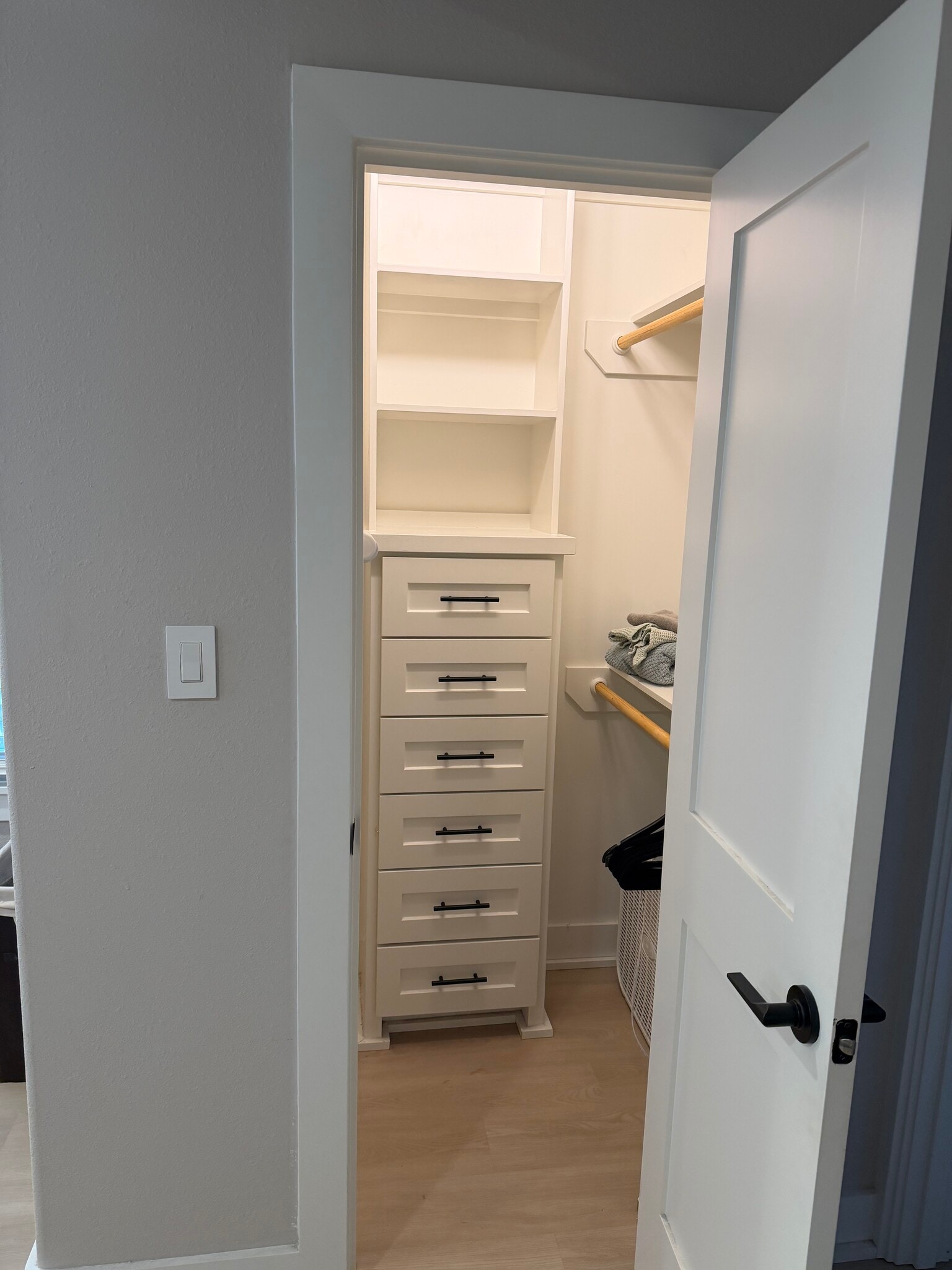 Building Photo - 721 S Rose St