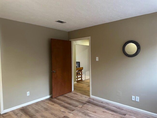 Building Photo - 24468 Country Clb Dr