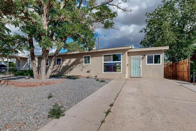 Building Photo - NE 3 bedroom 1 bath 1348/sf