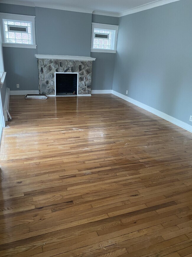 Building Photo - 7324 S Oglesby Ave