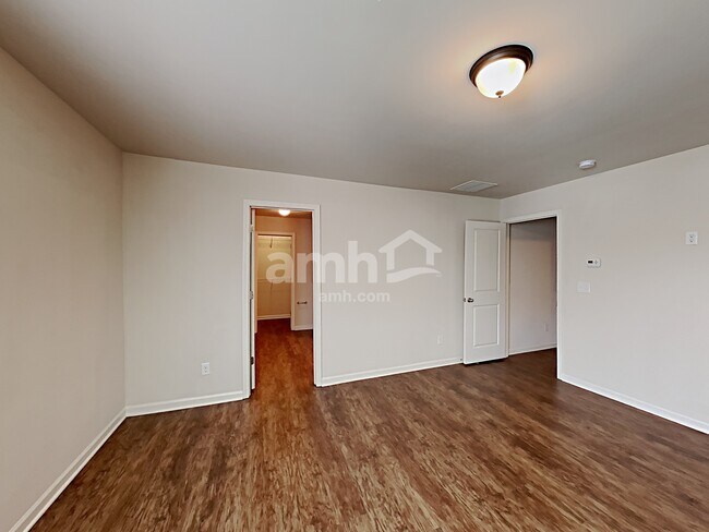 Building Photo - 4043 Clay Ct SE