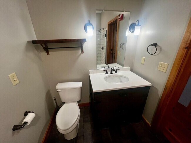 Building Photo - 431 S Columbus St