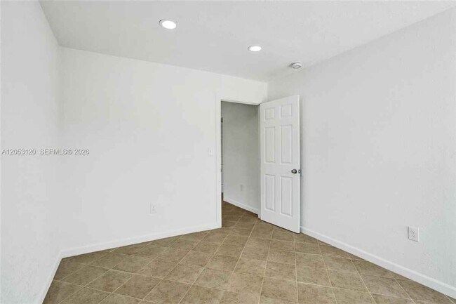 Building Photo - 2120-2122 Thomas St # 2122 HOLLYWOOD, FL 33020