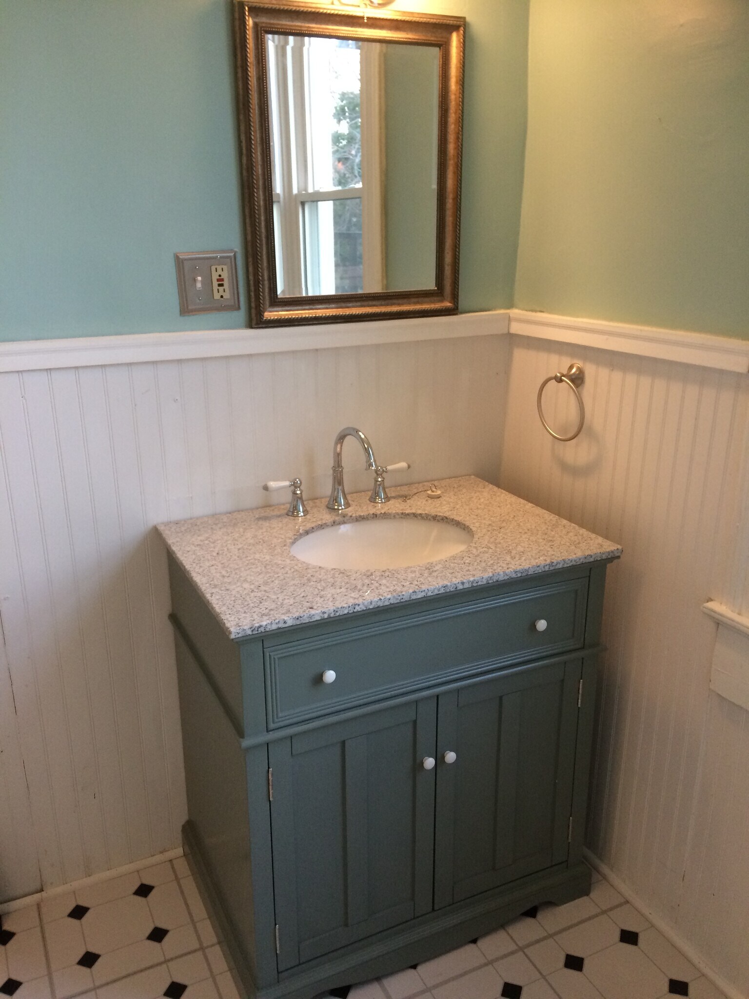 Building Photo - 1918 Mount Royal Ter