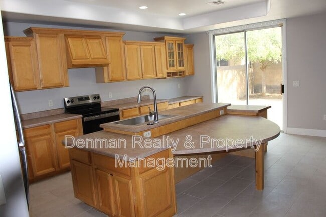 Building Photo - 6815 S 41st Ln