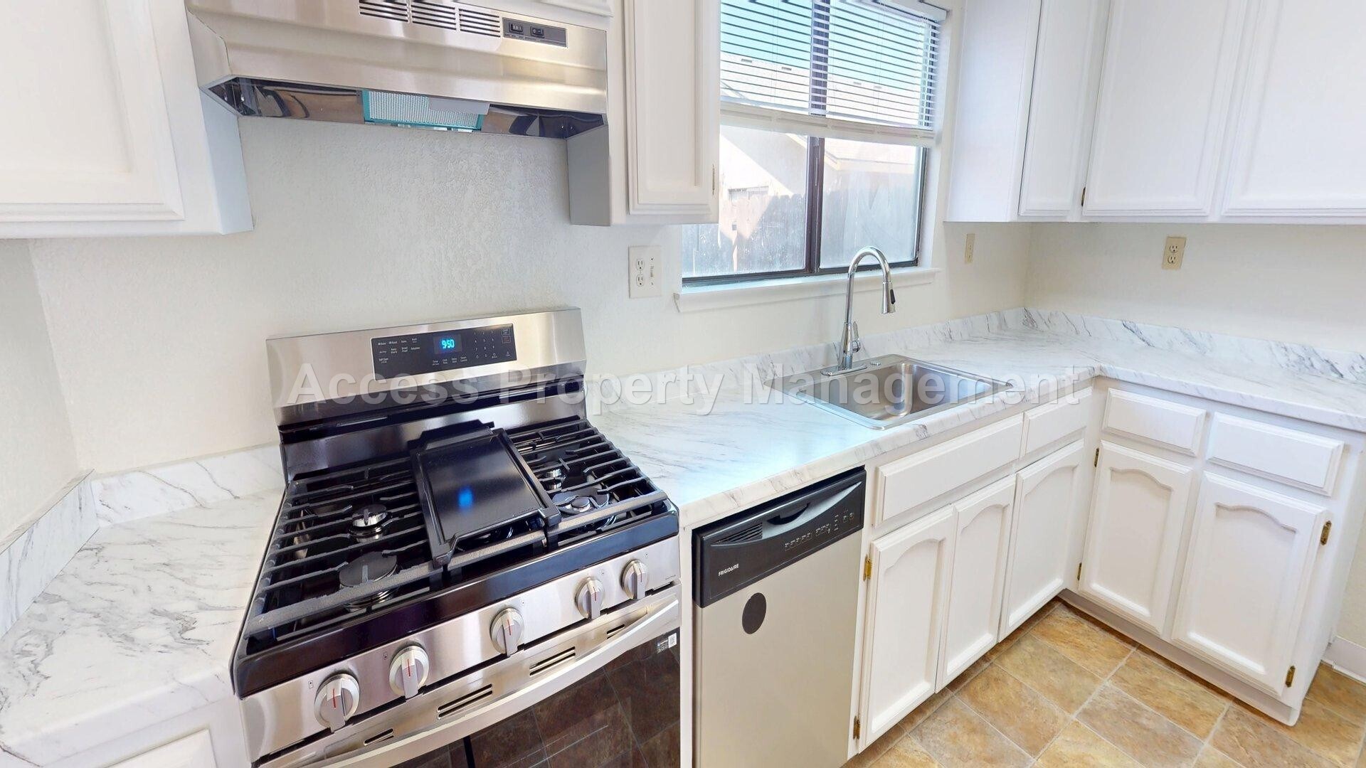 Building Photo - 1535 Springville Way