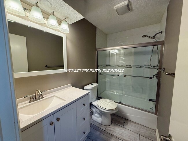 Building Photo - 3 Bed | 2 Bath Home for Rent – Lee’s Summit