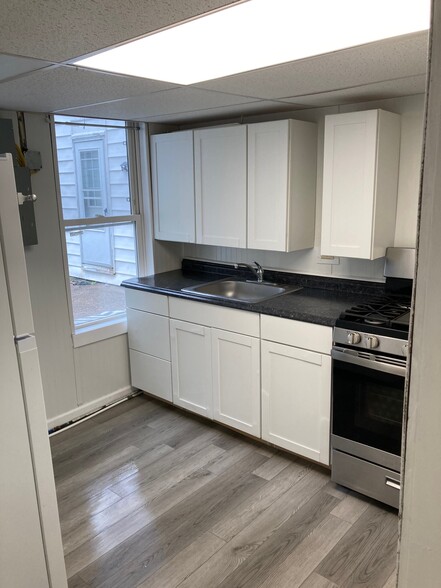 Building Photo - 347 1/2 Kingwood St