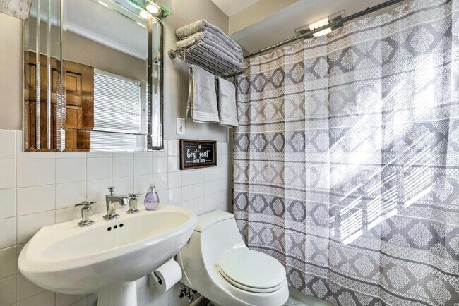 Building Photo - 1034 Clifton Hills Ave