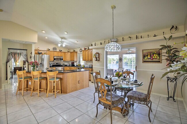 Building Photo - 421 SE 4th Pl