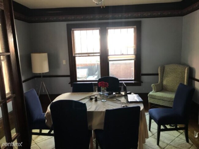 Building Photo - 1 br, 1 bath Apartment - 870 Greenwood Ave NE