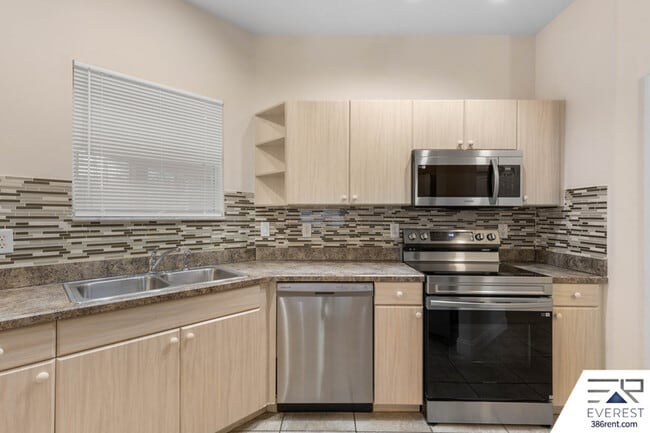 Building Photo - 7 Robin Pl