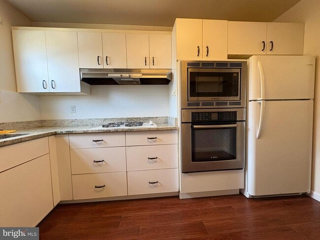 Building Photo - 6317 Pearce Ave