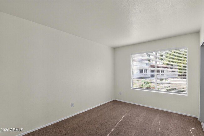 Building Photo - 2132 W Glenrosa Ave