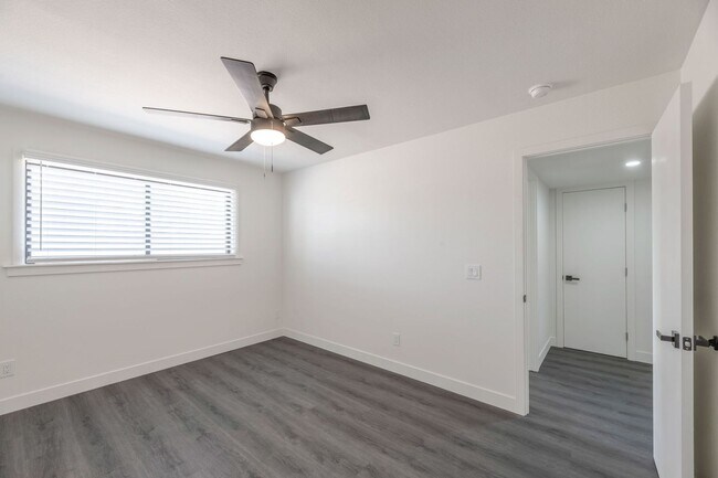 Building Photo - Amazing 6 Bed remodeled house at ASU