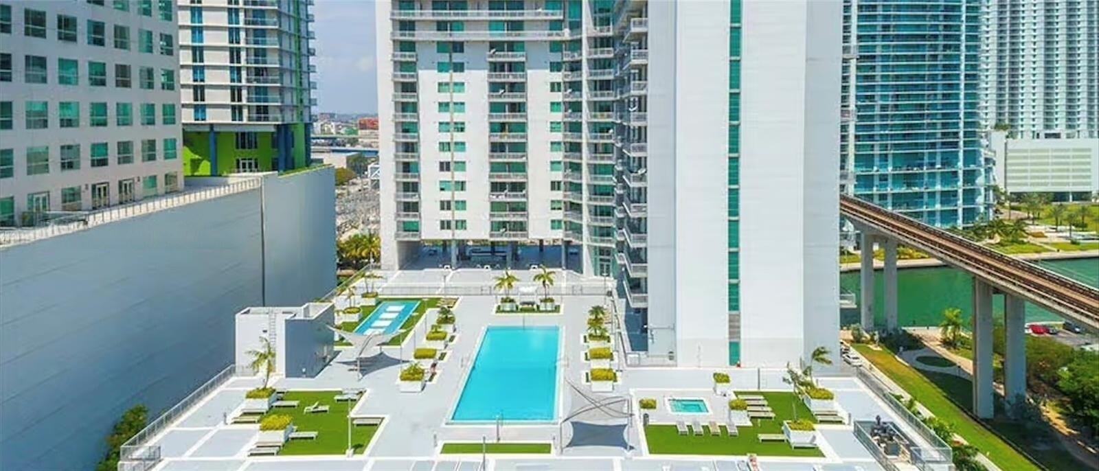 Building Photo - 690 SW 1st Ct