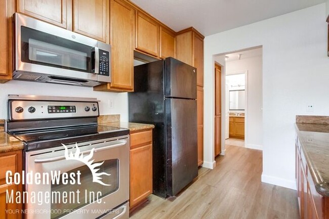 Building Photo - Charming 2Bdm 2Ba Condo Located in the Hea...