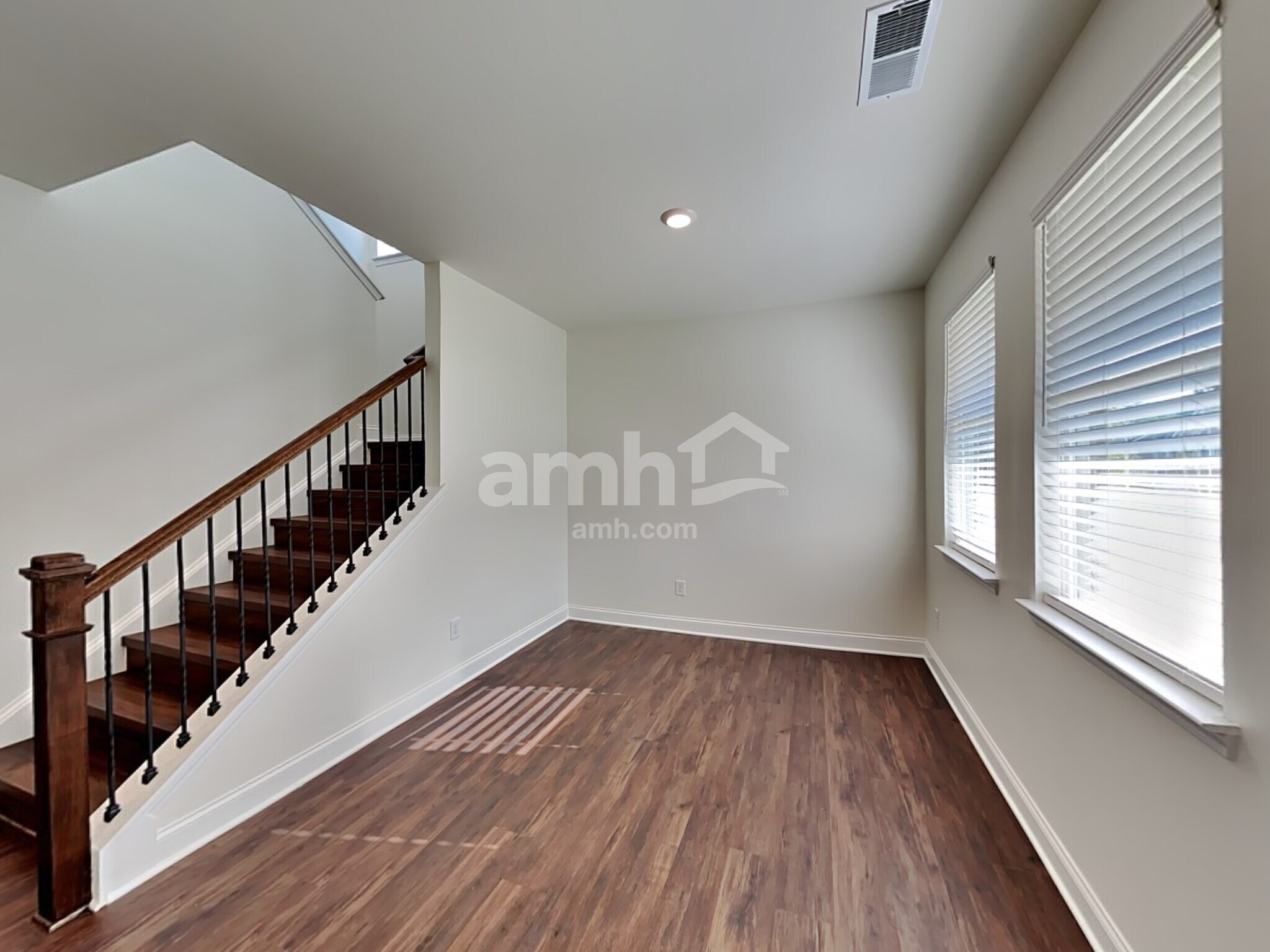 Building Photo - 788 Carnaby Ln