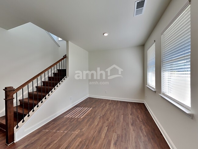 Building Photo - 788 Carnaby Ln