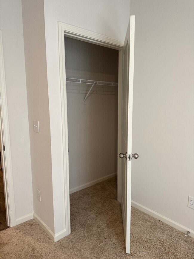 Building Photo - 839 Barlow Ln