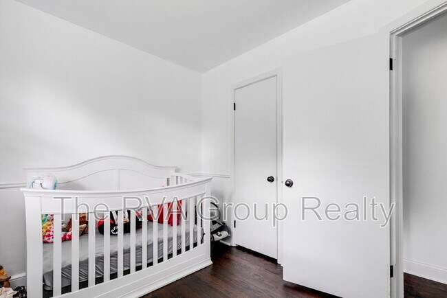 Building Photo - 6325 Glyndon Ln