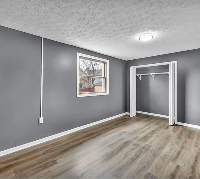 Building Photo - 204 Grove Ave
