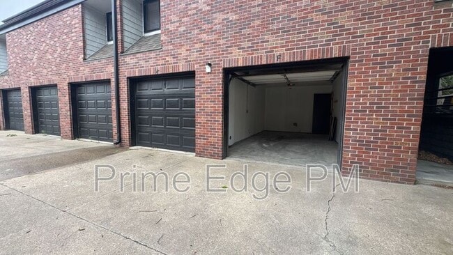 Building Photo - 1701 Ridgehaven Ct