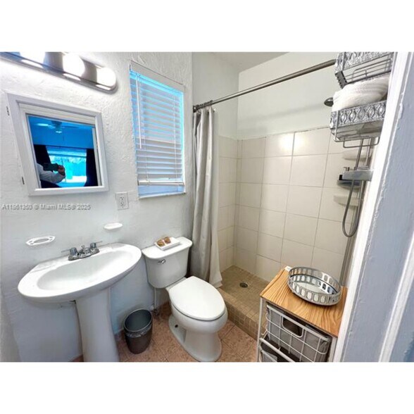 Building Photo - 2235 SW 23rd Ave