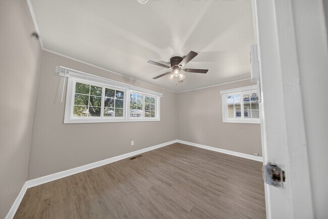 Building Photo - 415 Shabbona Dr