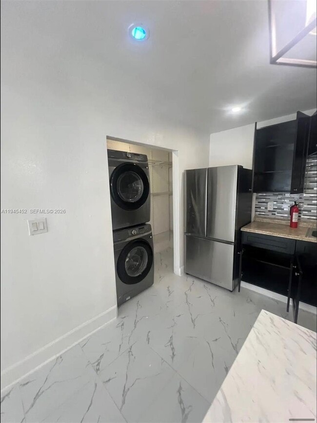 Building Photo - 3400 SW 40th Ave