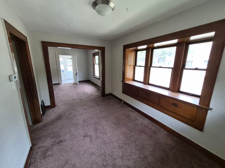 Building Photo - 601 Lathrop St