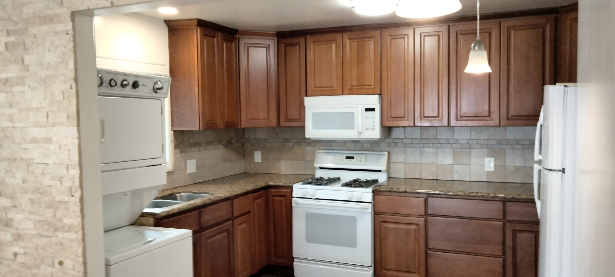 Building Photo - 4568 W 170th St