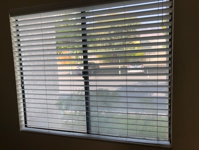 Building Photo - 32 Lakeview Cir