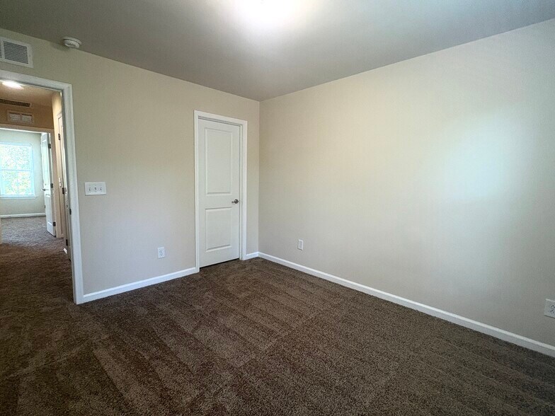 Building Photo - 111 Grande Sky Ct