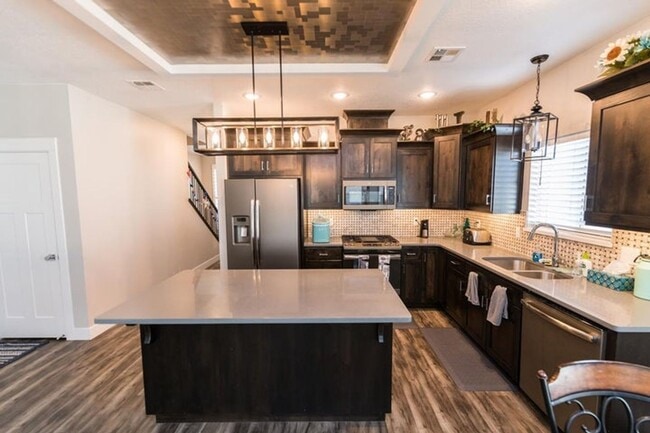 Building Photo - 4 Bed - 2.5 Bath Single Family Home Cimarr...