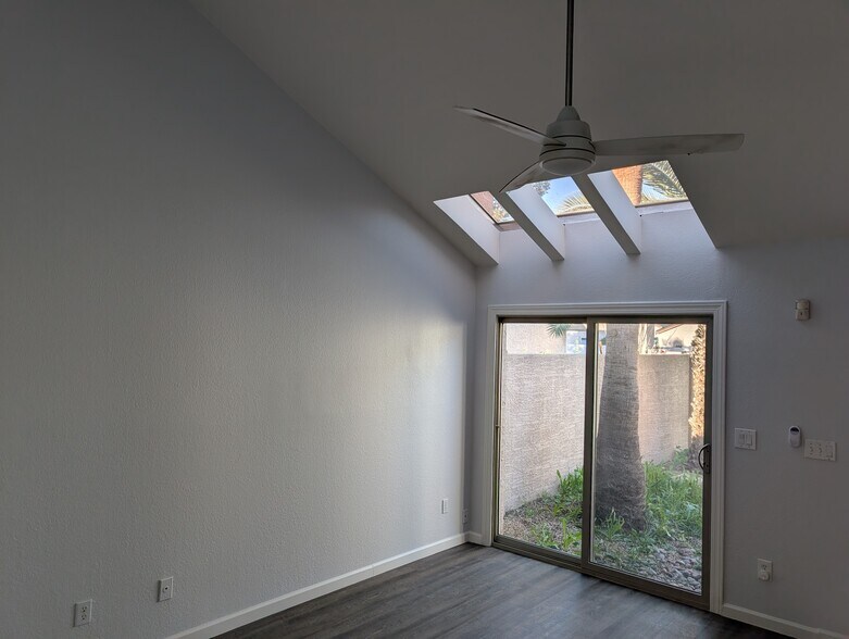 Building Photo - 3301 E Kelton Ln