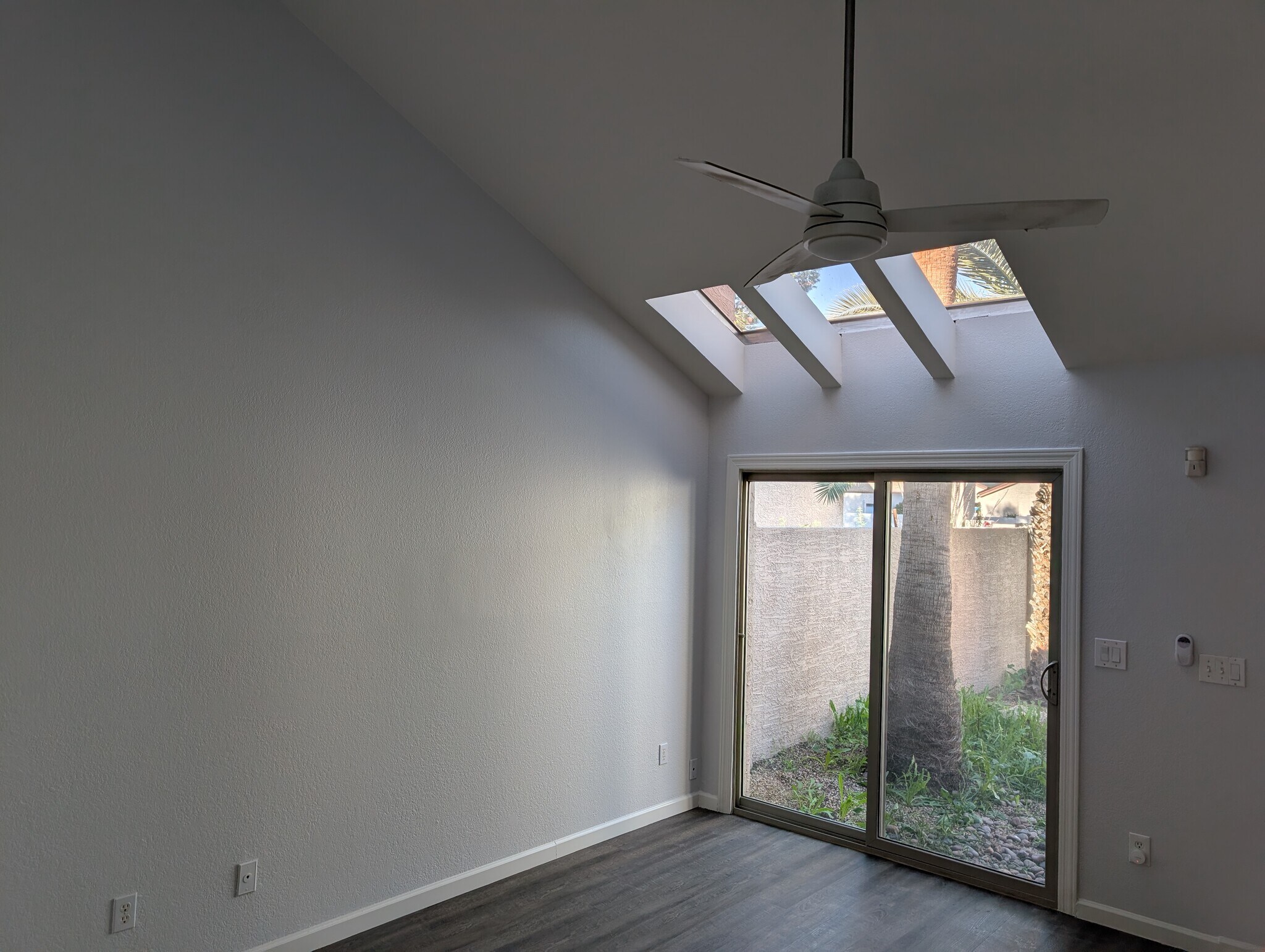 Building Photo - 3301 E Kelton Ln