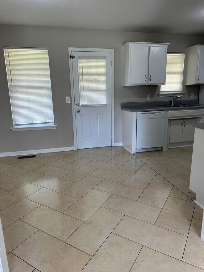 Building Photo - Large 3br 2ba with garage and privacy fence in Antioch, Tn