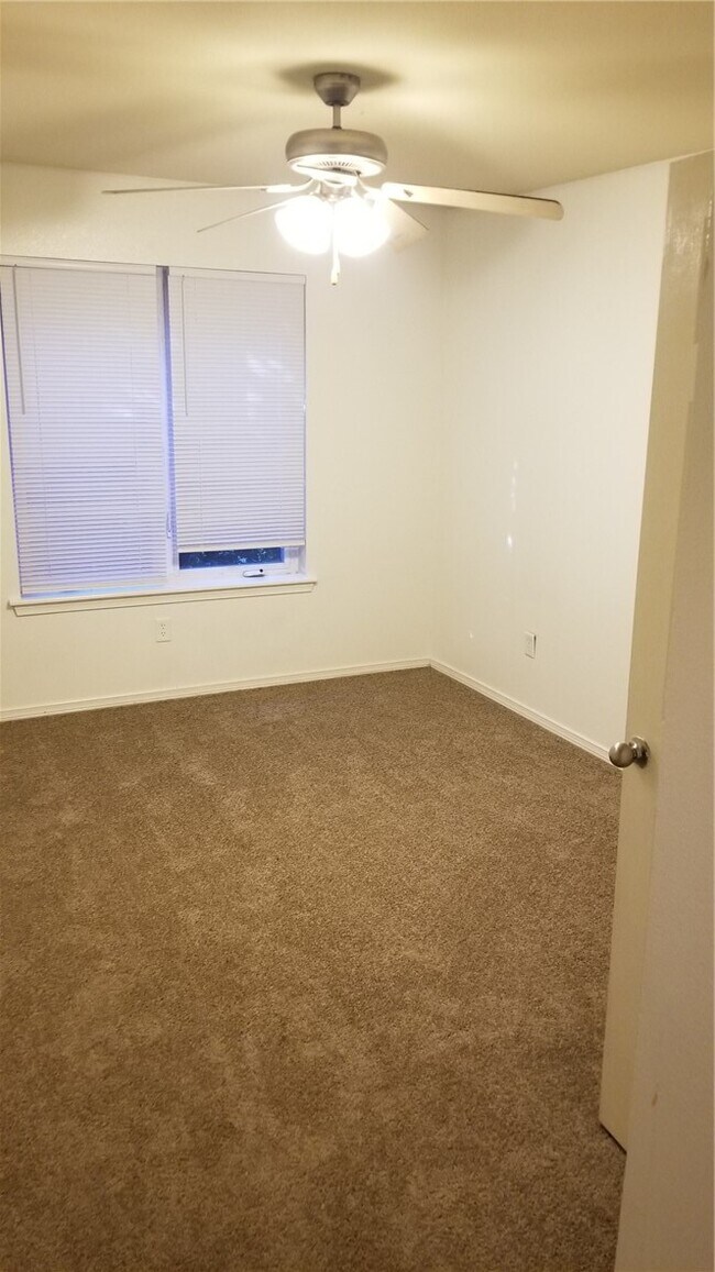 Building Photo - 820 W Piedmont Pl