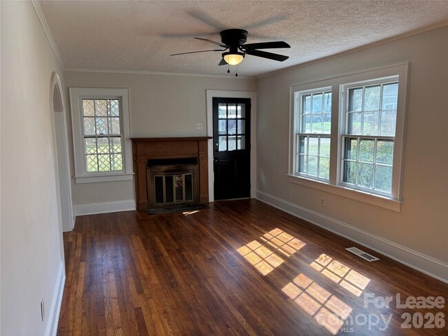 Building Photo - 194 Lawing St