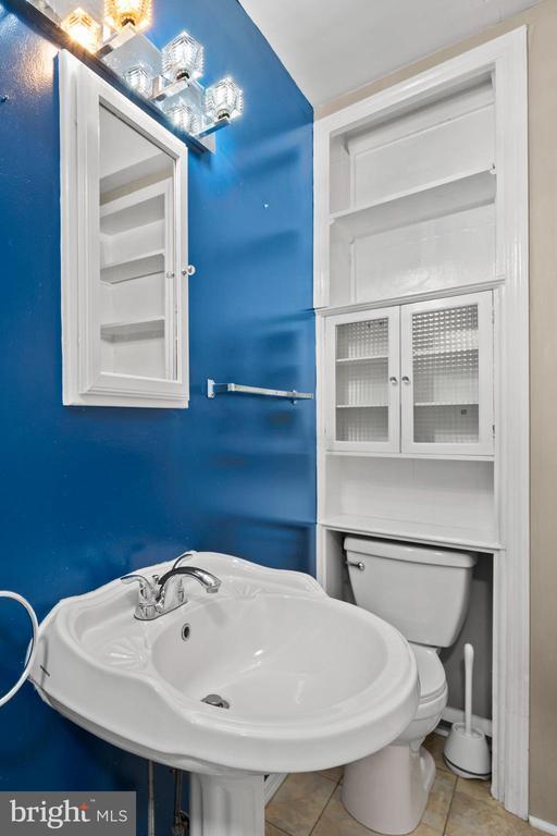 Building Photo - 1109 W 40th St