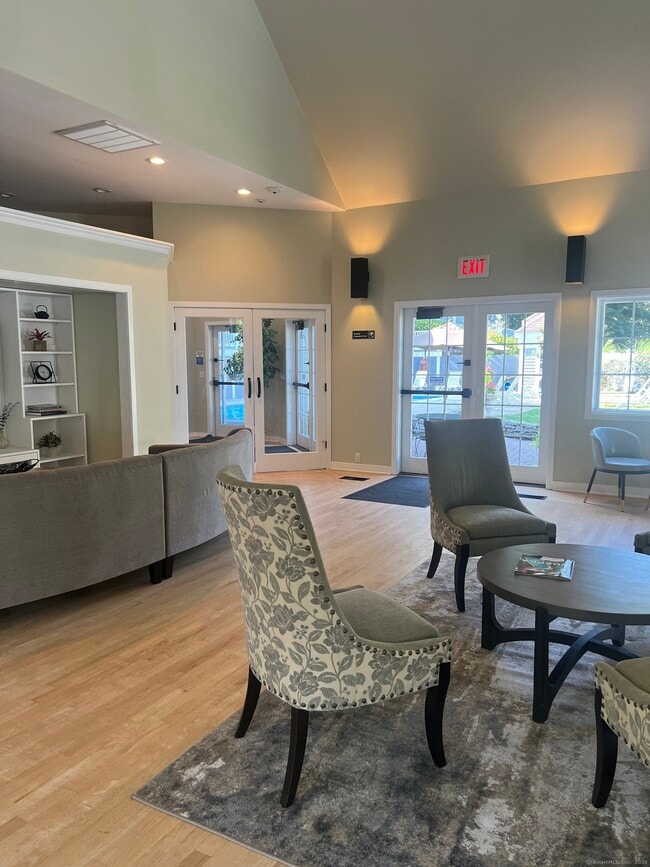 Building Photo - 912 Old Pond Ln