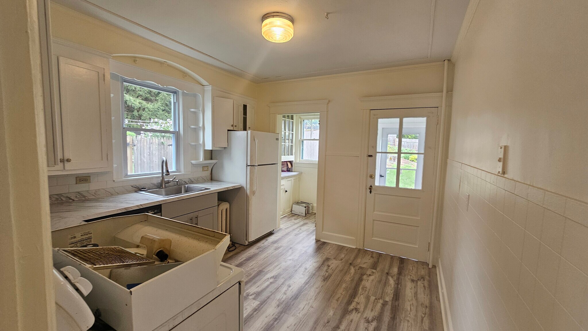 Kitchen - 133 Western Ave
