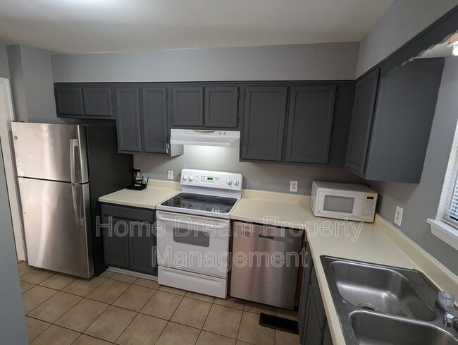 Building Photo - 11605 Rutherford Dr